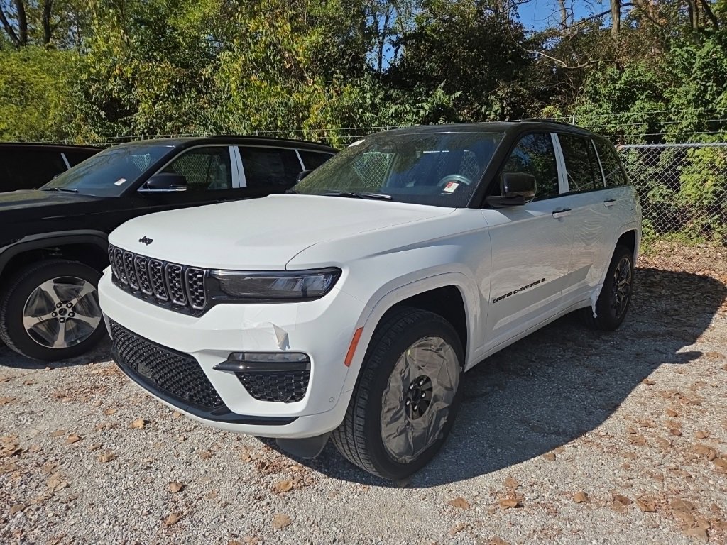 New 2025 Jeep Grand Cherokee Summit image 3