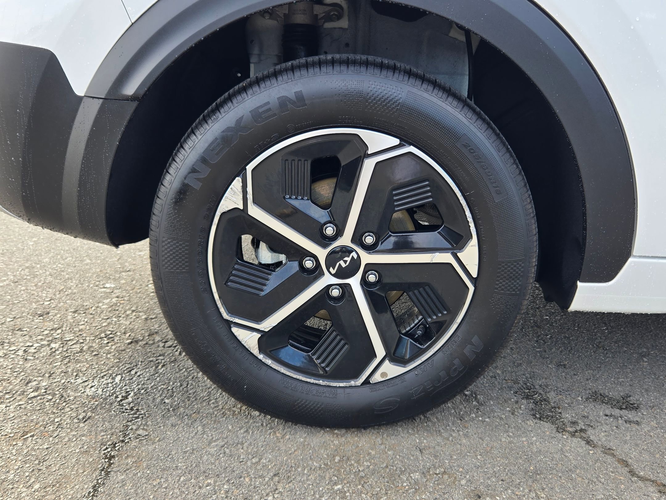 Used 2024 Kia Niro EX image 17