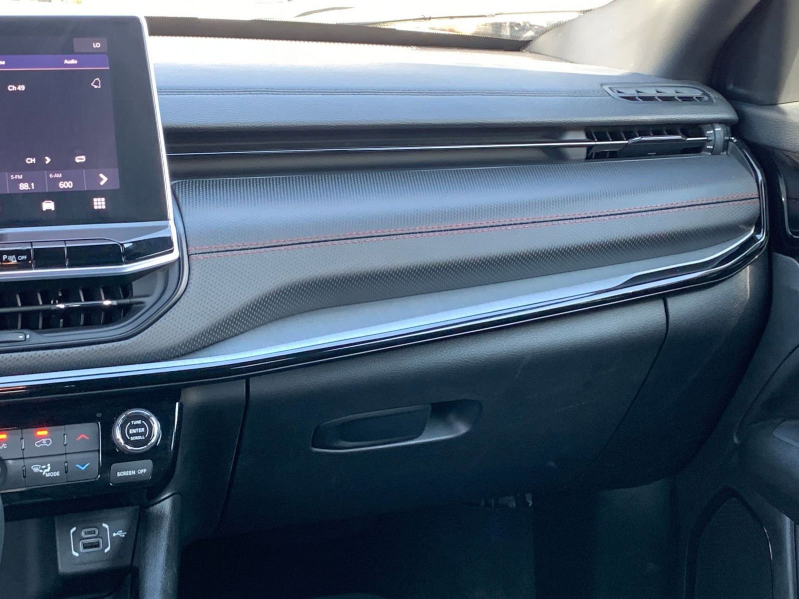 Used 2025 Jeep Compass Trailhawk image 34