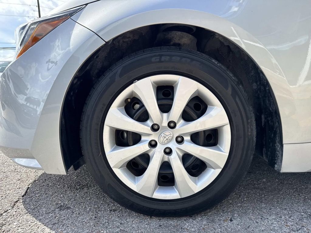 Used 2024 Toyota Corolla LE image 5