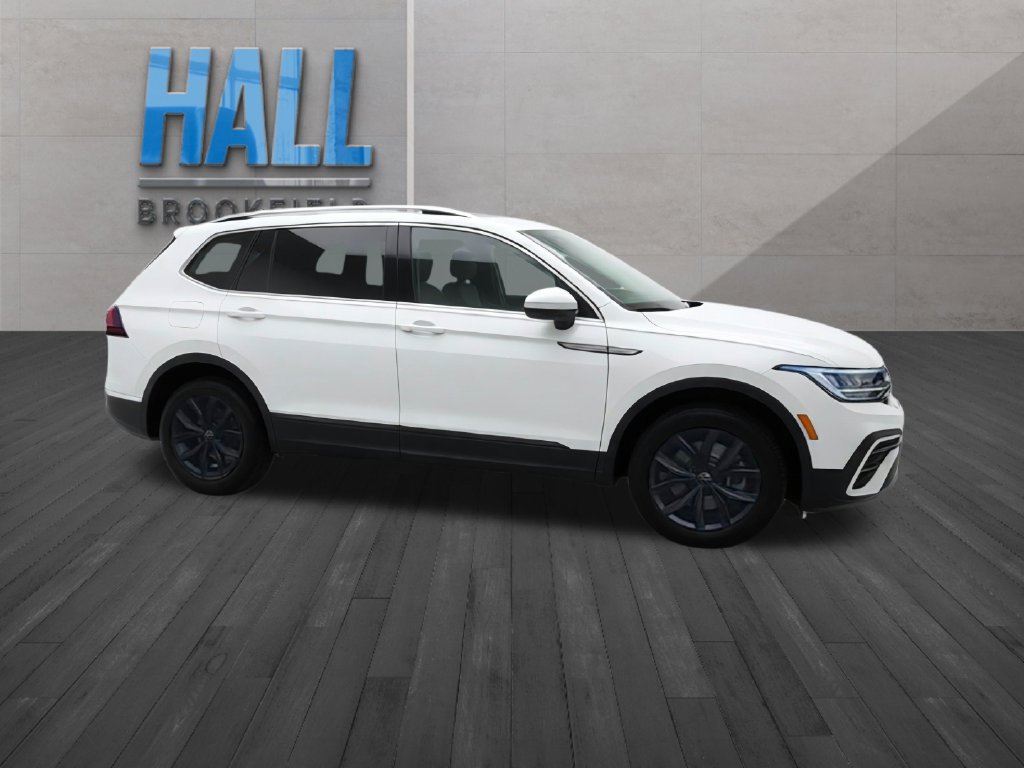 Certified 2024 Volkswagen Tiguan SE w/ Panoramic Sunroof Package AWD/4WD image 8