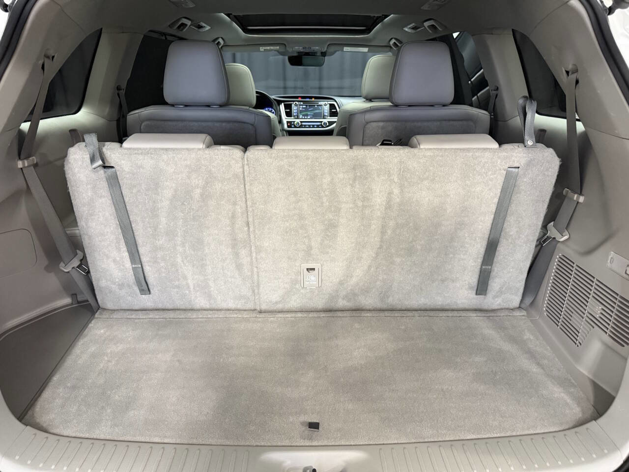Used 2019 Toyota Highlander Limited Platinum AWD/4WD image 32