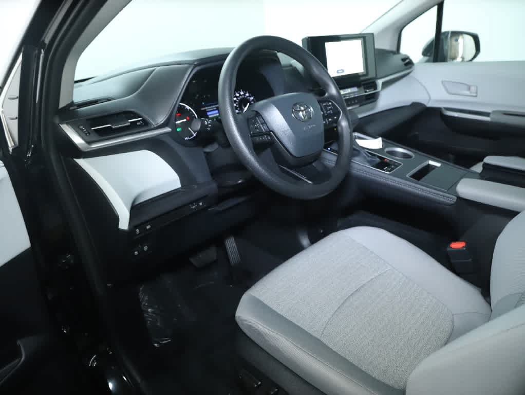 Certified 2026 Toyota Sienna LE AWD/4WD image 16