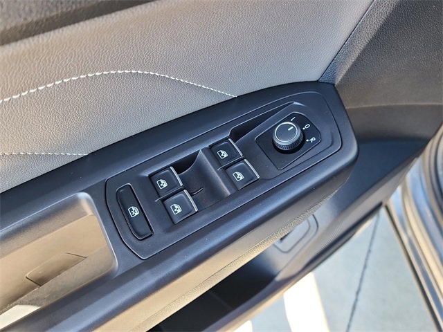 Used 2023 Volkswagen Atlas SE w/ Black Wheel Package image 10