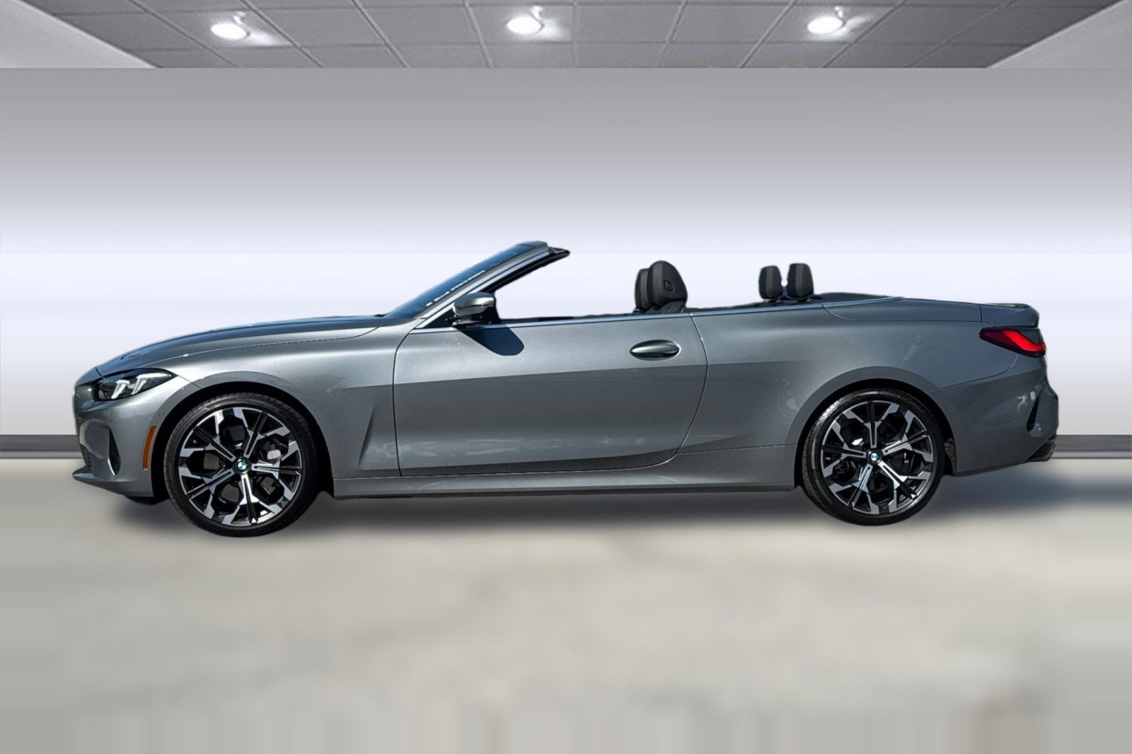 Used 2025 BMW 430i Convertible w/ Convenience Package RWD image 2