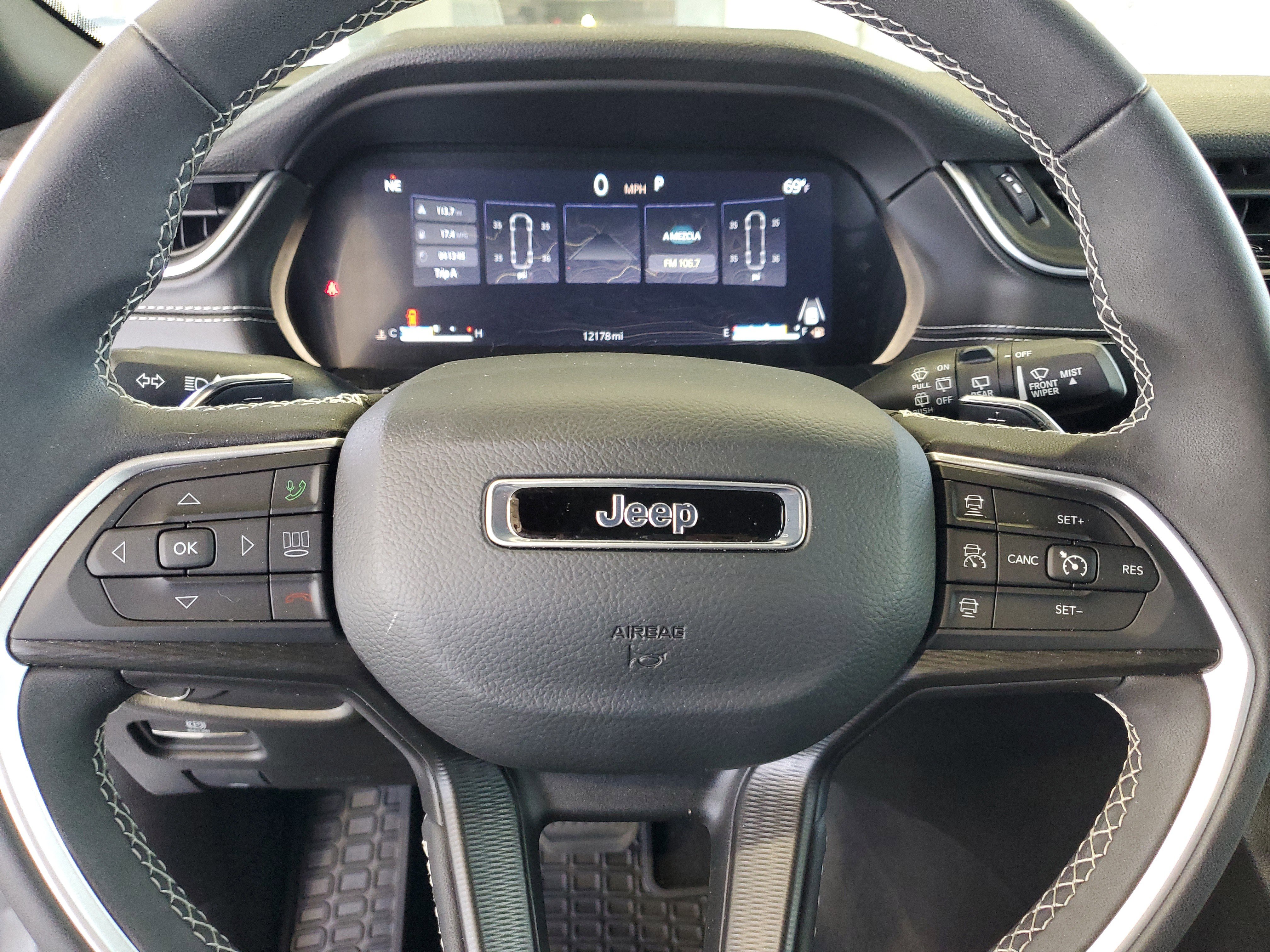 Certified 2024 Jeep Grand Cherokee Laredo AWD/4WD image 22