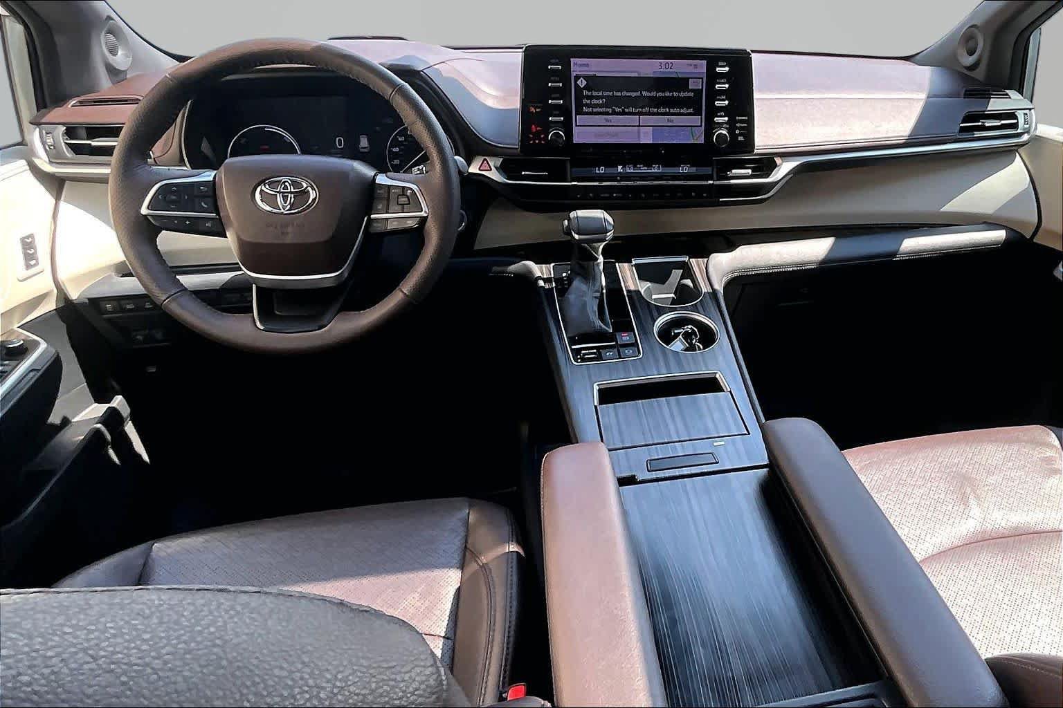 Certified 2023 Toyota Sienna Platinum FWD image 16