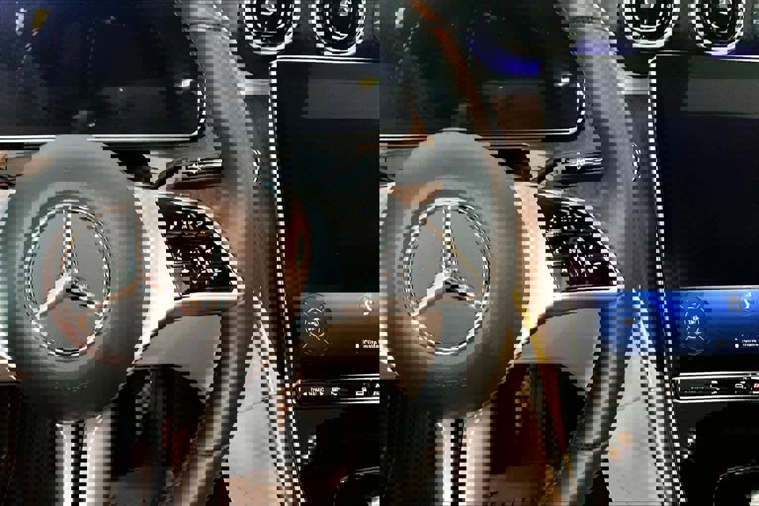 Used 2025 Mercedes-Benz C 300 4MATIC Sedan image 25