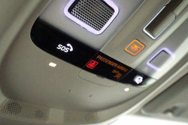 Used 2024 Volvo XC60 B5 Plus image 18