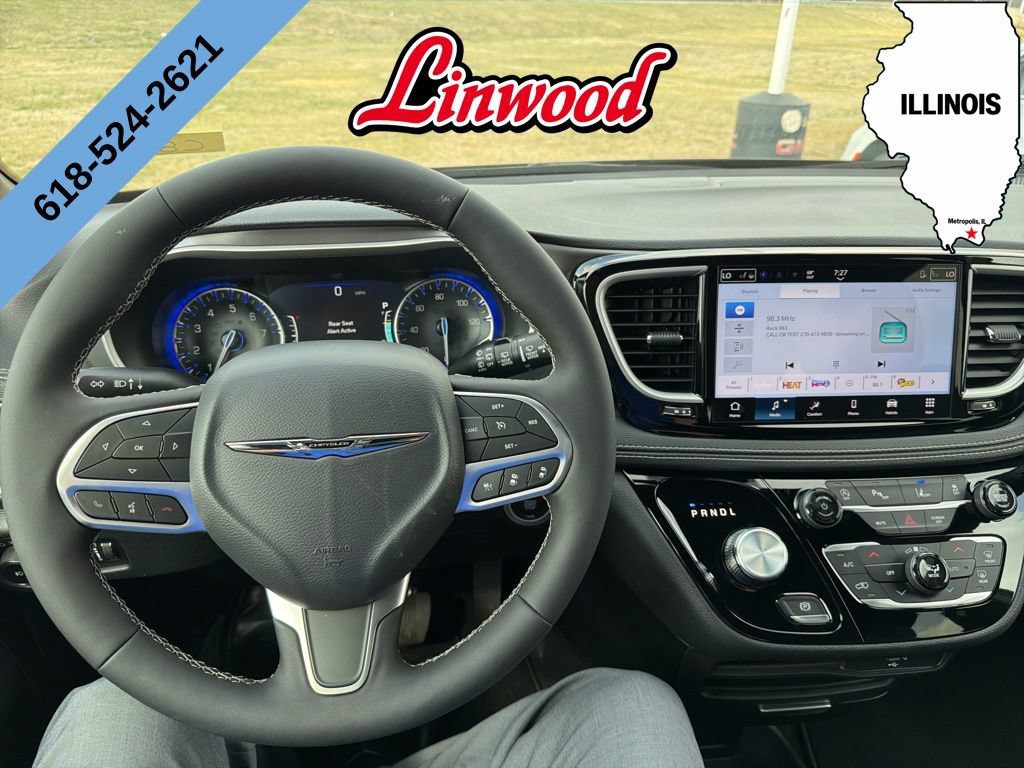 New 2026 Chrysler Pacifica Select FWD image 2