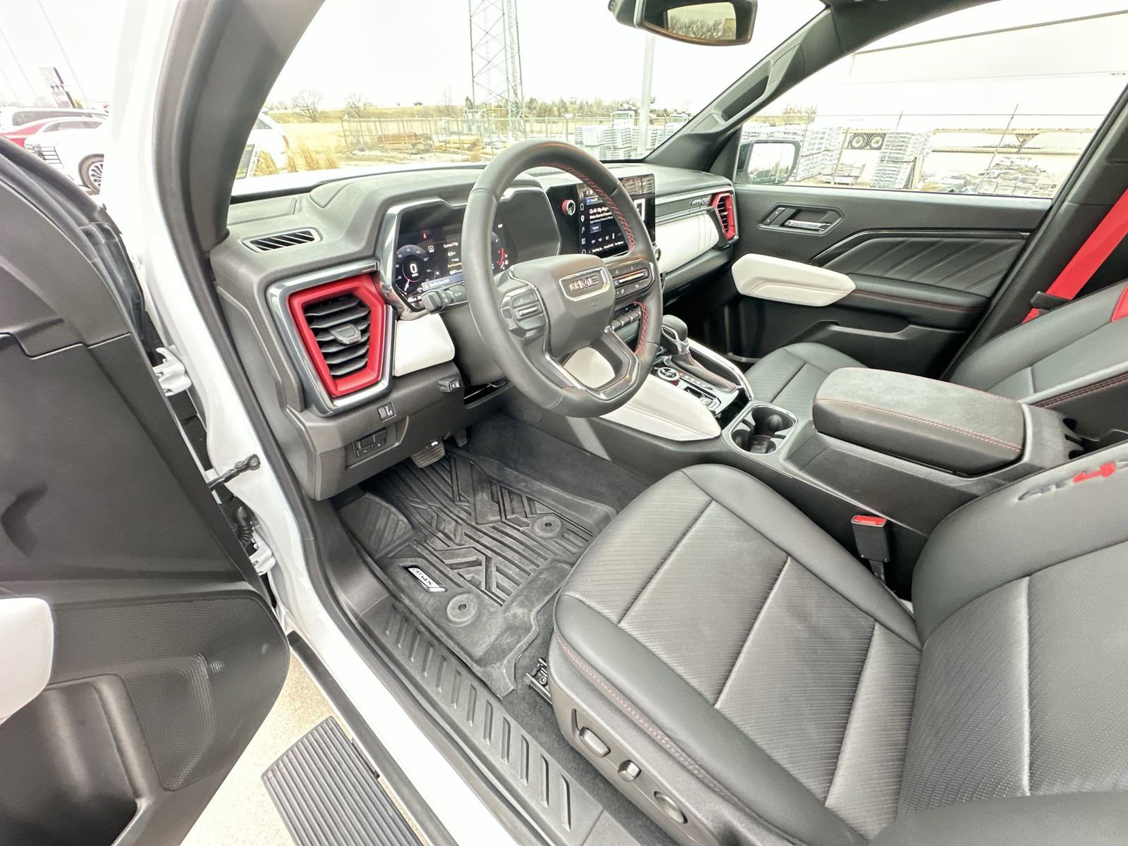 Used 2025 GMC Canyon AT4 w/ AT4X Package AWD/4WD image 10