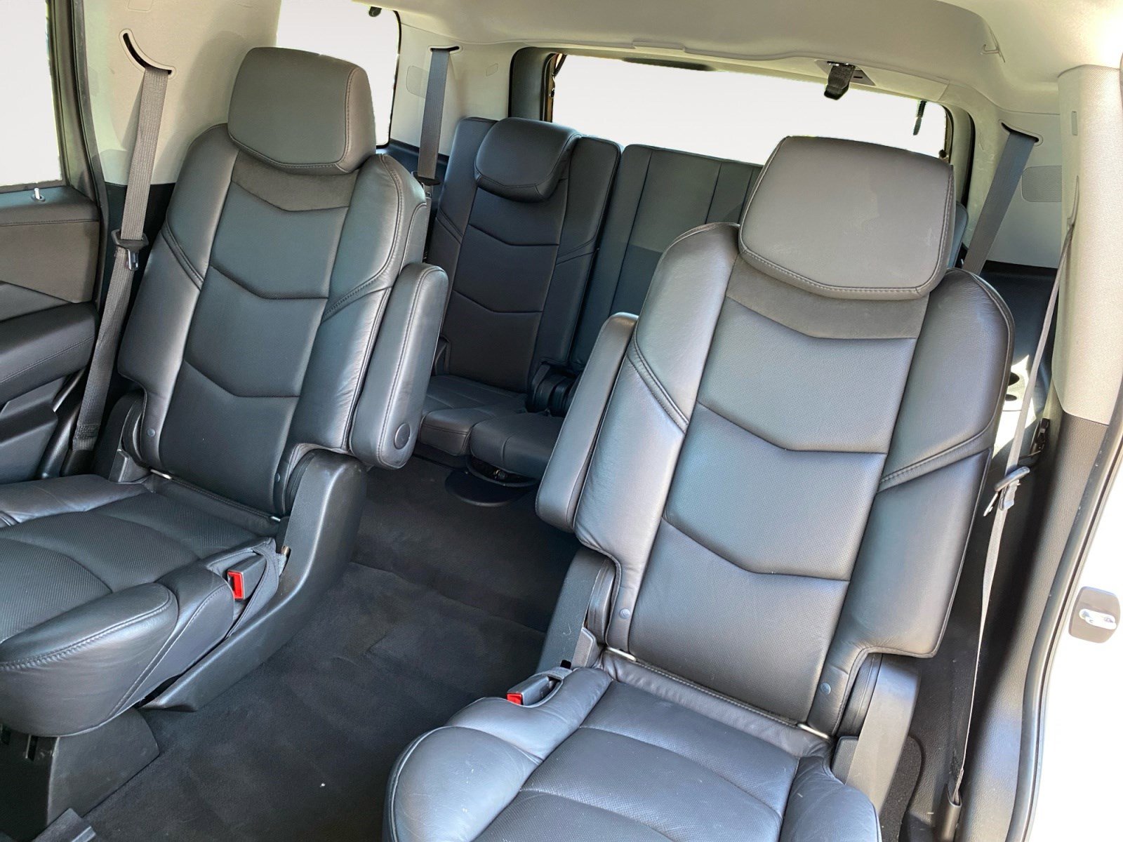 Used 2018 Cadillac Escalade 4WD image 17