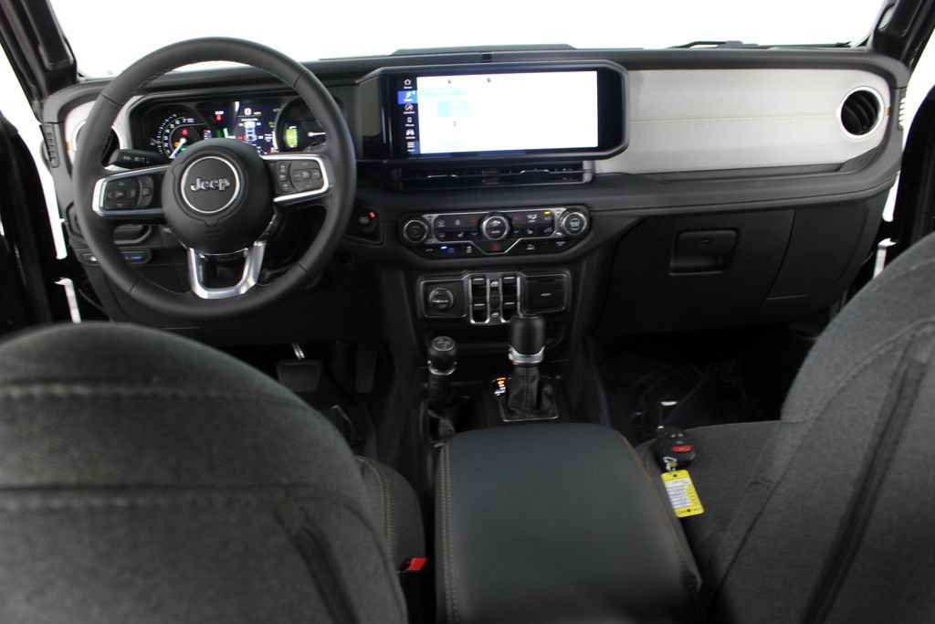 Used 2025 Jeep Wrangler Unlimited Sahara AWD/4WD image 9