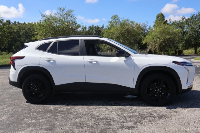 Used 2025 Chevrolet Trax ACTIV w/ Sunroof Package FWD image 9