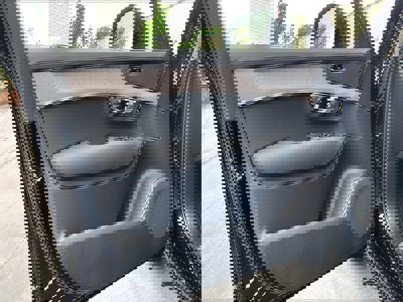 New 2026 Volvo XC90 T8 Ultra w/ Protection Package AWD/4WD image 24