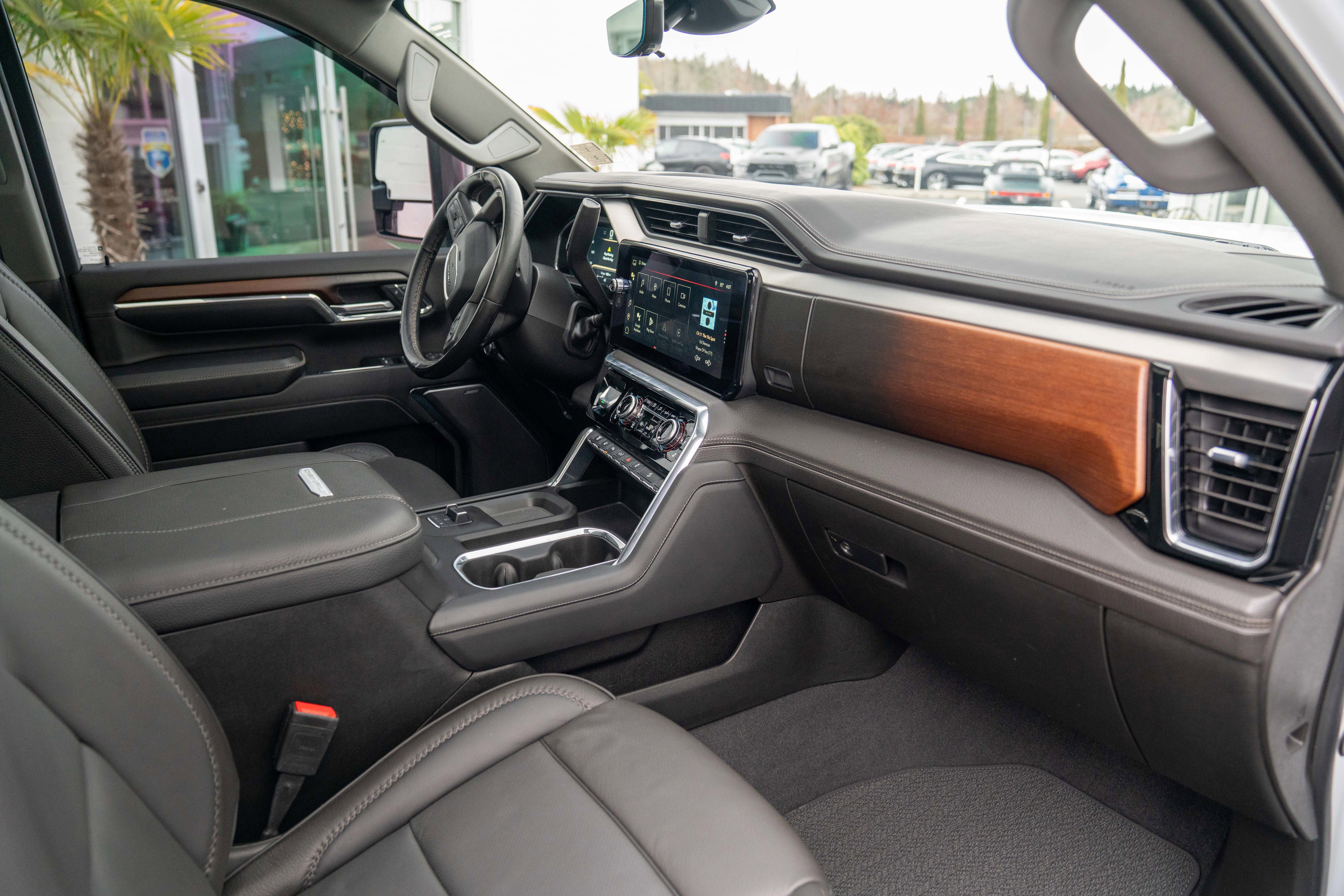 Used 2024 GMC Sierra 3500 Denali w/ Denali Reserve Package image 7