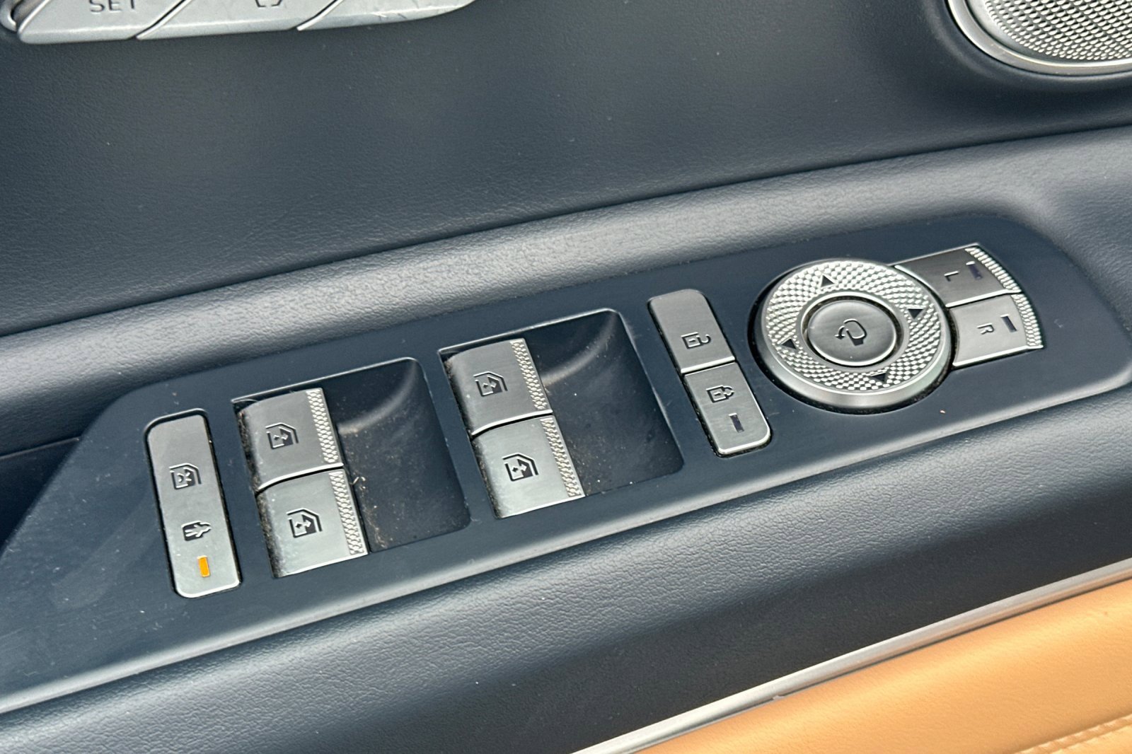 Used 2023 Genesis GV80 2.5T w/ Advanced Package image 12