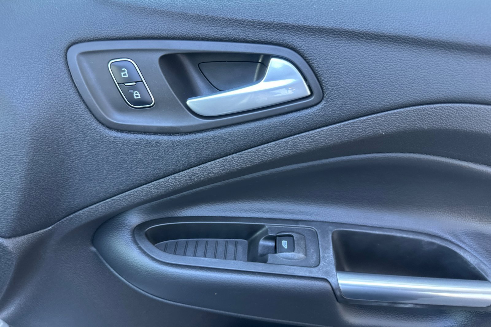 Used 2017 Ford Escape SE image 19