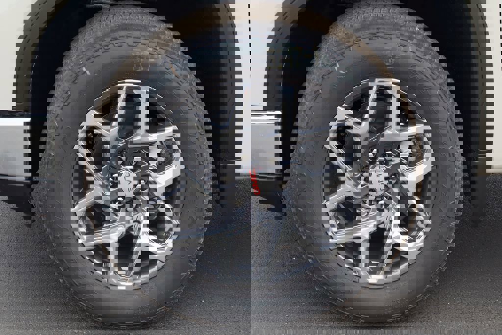 New 2026 GMC Sierra 1500 SLE image 18