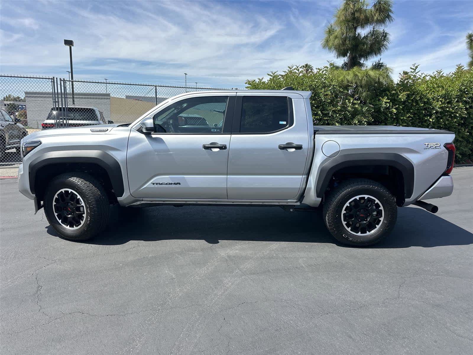 Used 2025 Toyota Tacoma TRD Off-Road AWD/4WD image 3