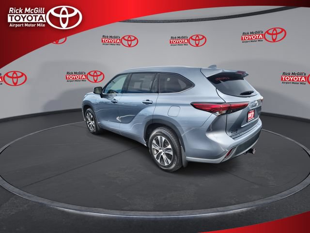 Used 2021 Toyota Highlander XLE AWD/4WD image 6