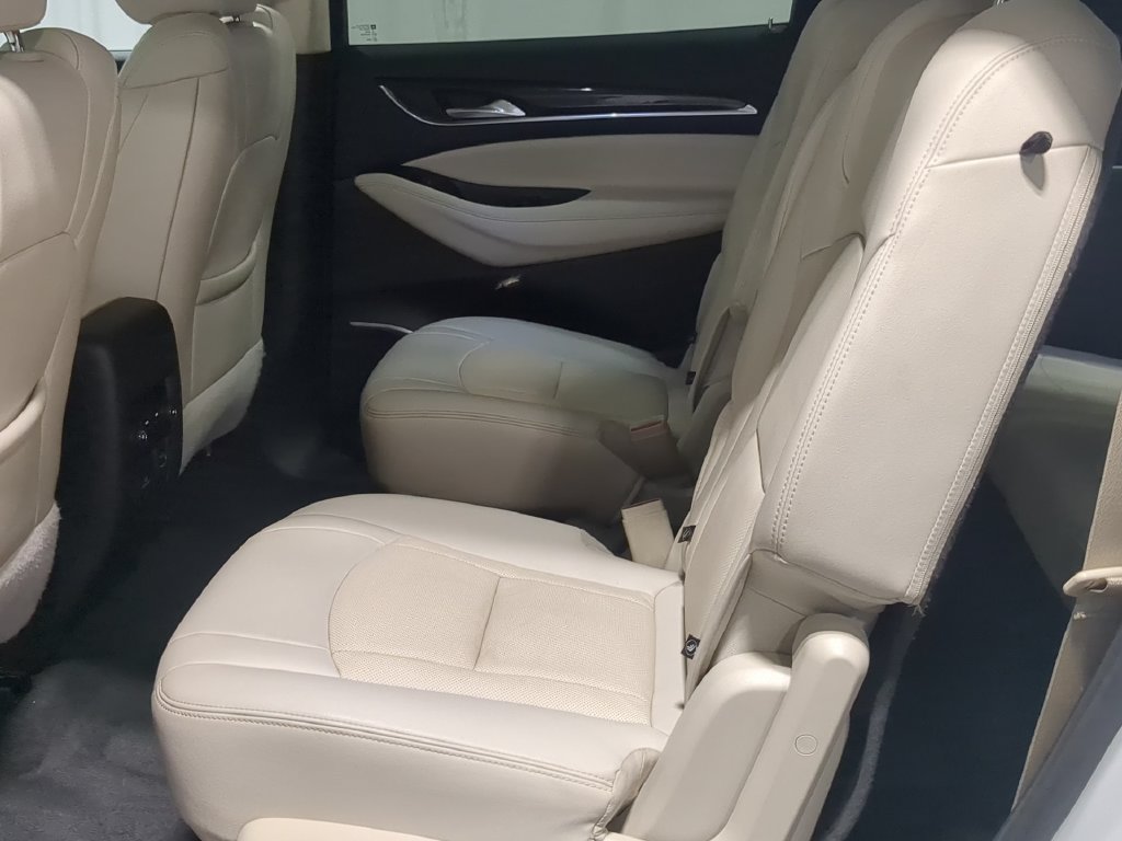 Used 2024 Buick Enclave Essence w/ Sound and Sites Package AWD/4WD image 23