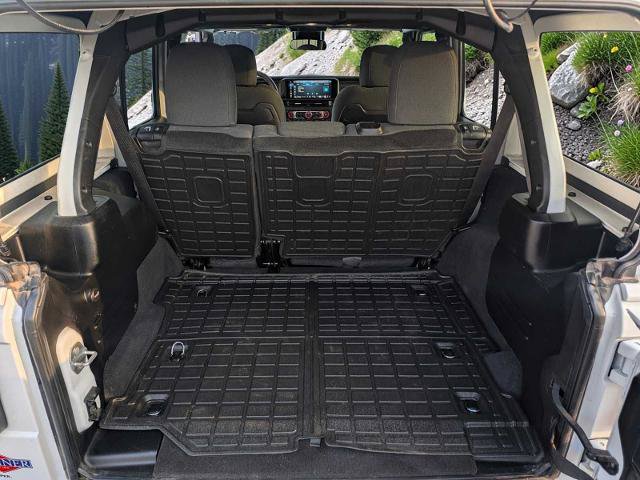 Used 2025 Jeep Wrangler Unlimited Rubicon w/ Convenience Group AWD/4WD image 26