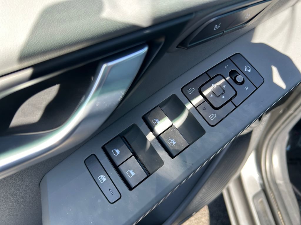 Used 2024 Kia Niro SX image 23