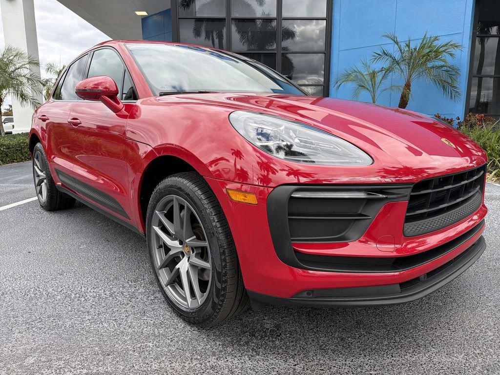 Used 2022 Porsche Macan w/ Premium Package Plus image 18