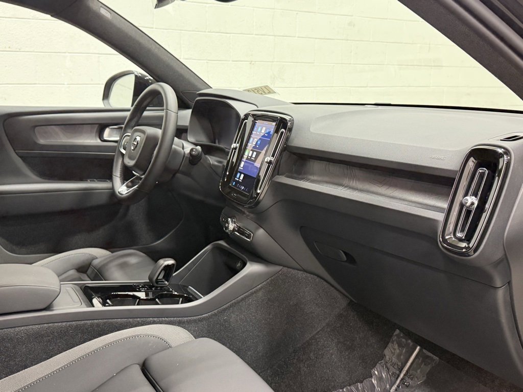 Used 2024 Volvo XC40 Recharge Core w/ Protection Package Premier image 34