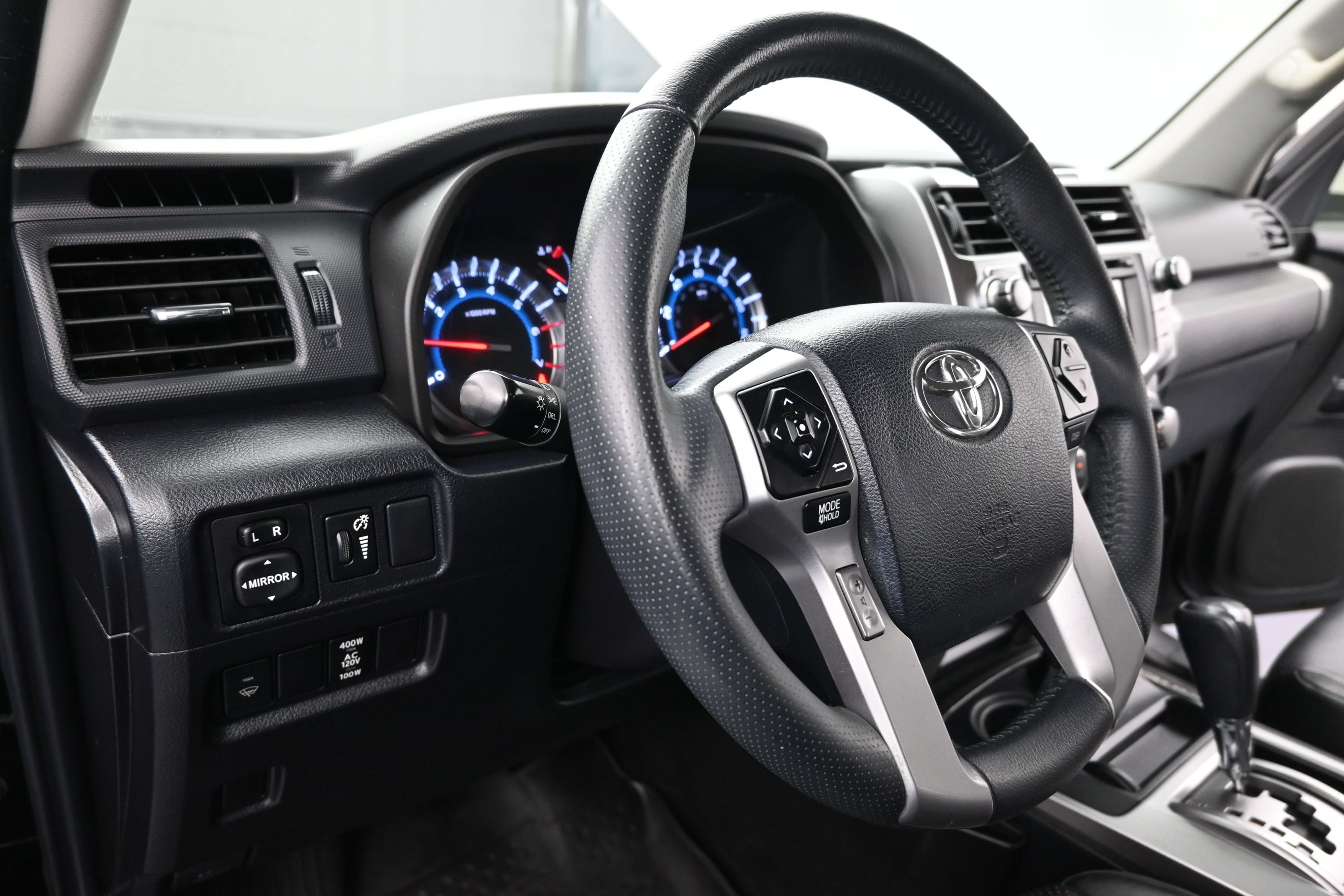 Used 2017 Toyota 4Runner SR5 AWD/4WD image 12