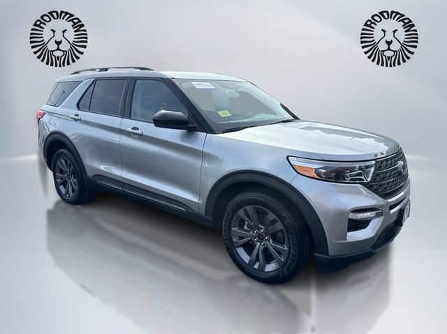 Certified 2022 Ford Explorer XLT w/ Equipment Group 202A image 3