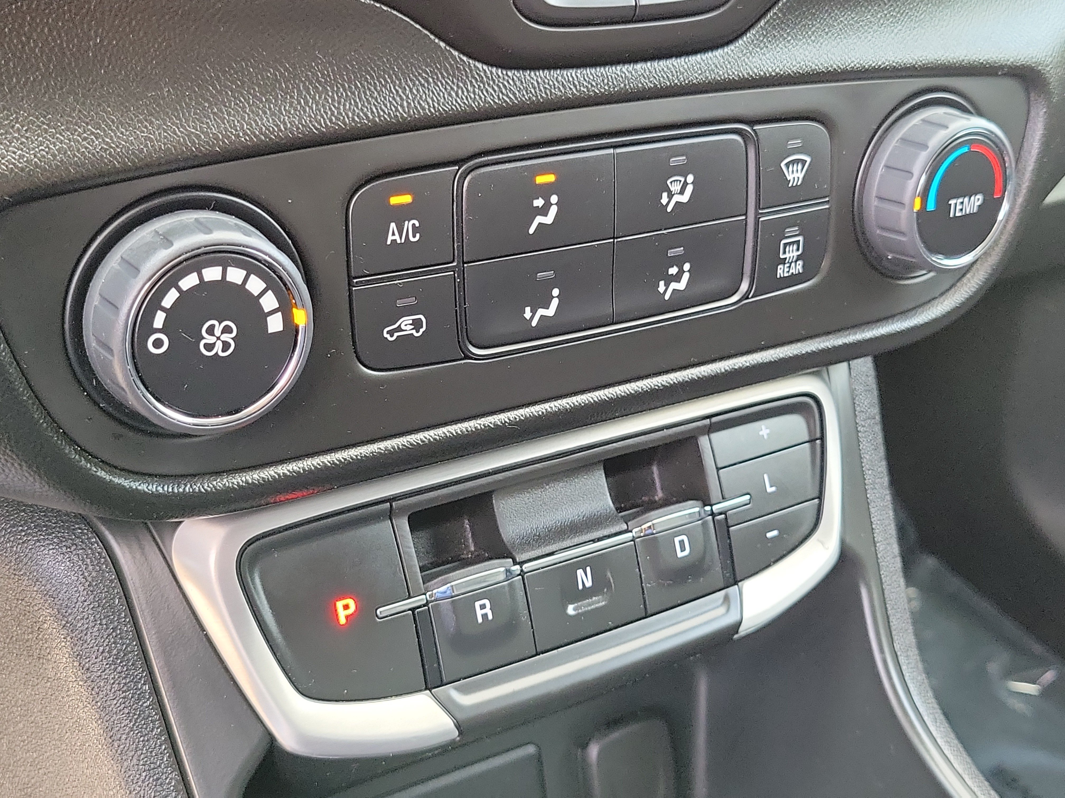 Used 2023 GMC Terrain SLE w/ Elevation Edition FWD image 24