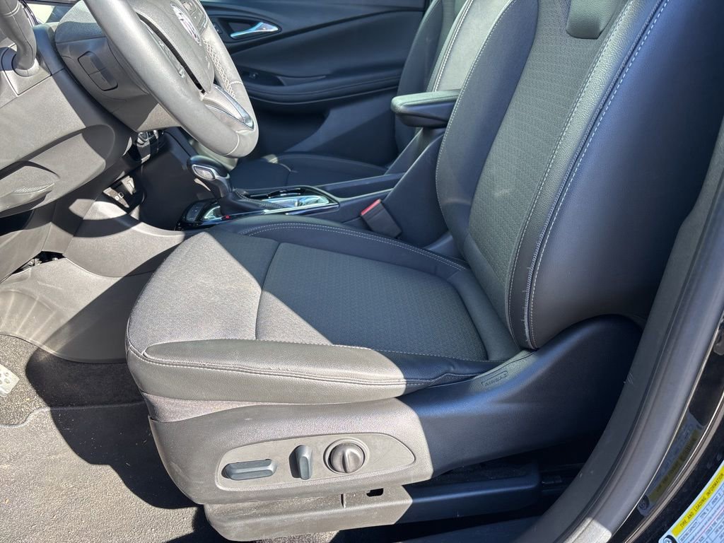 Used 2023 Buick Encore GX Select w/ Sport Touring Package FWD image 43