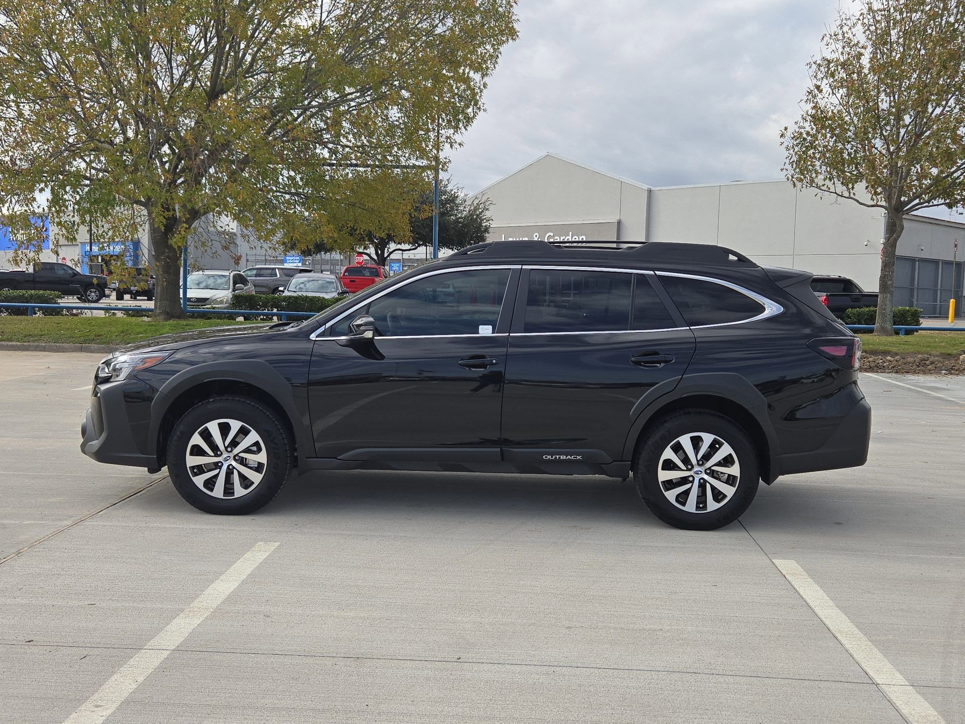 Used 2025 Subaru Outback Premium image 7