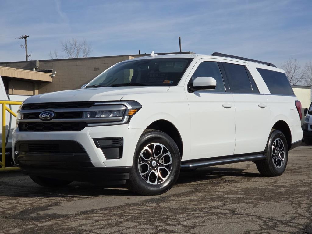 Used 2023 Ford Expedition Max XLT image 2
