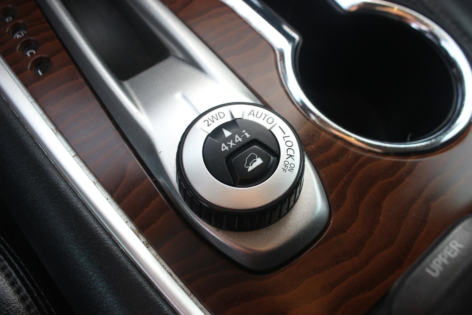 Used 2020 Nissan Pathfinder Platinum image 23