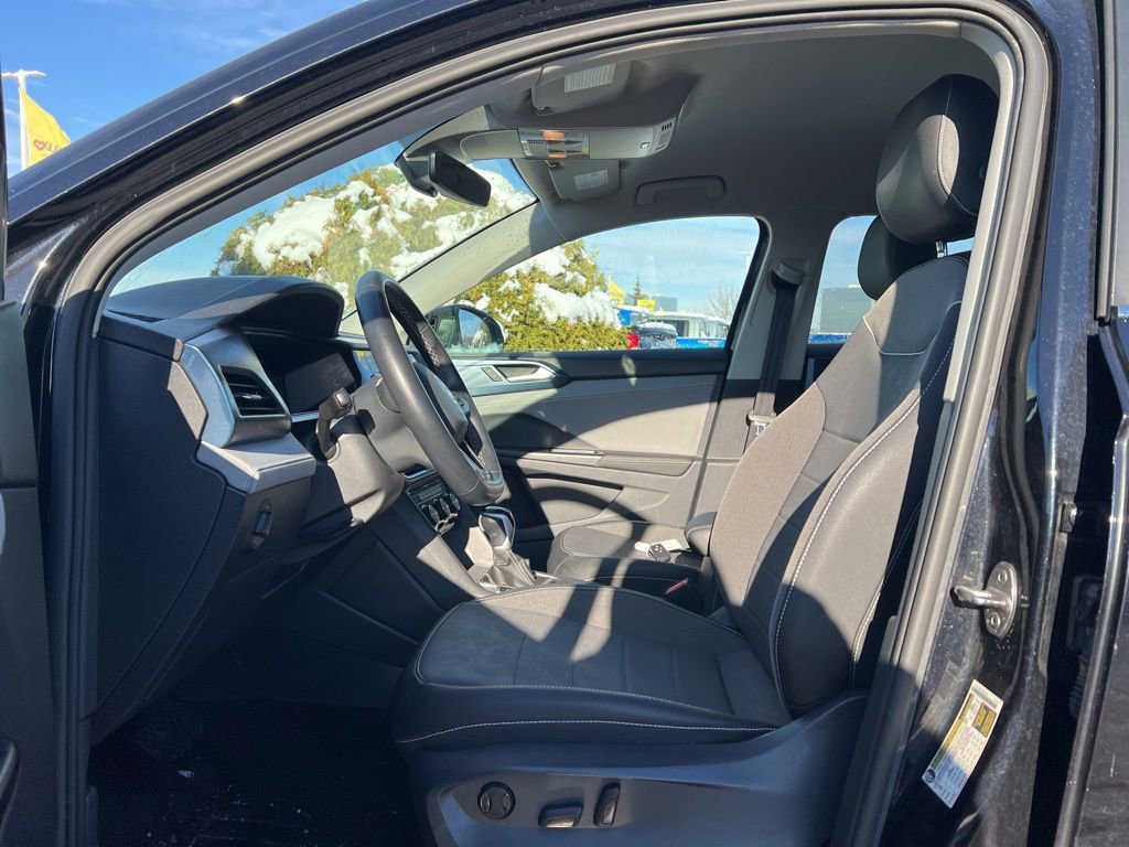 Used 2024 Volkswagen Taos SE image 11