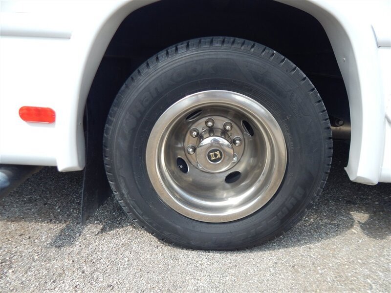 Used 2022 Ford E-350 and Econoline 350 Super Duty w/ A/C Prep Package RWD image 23