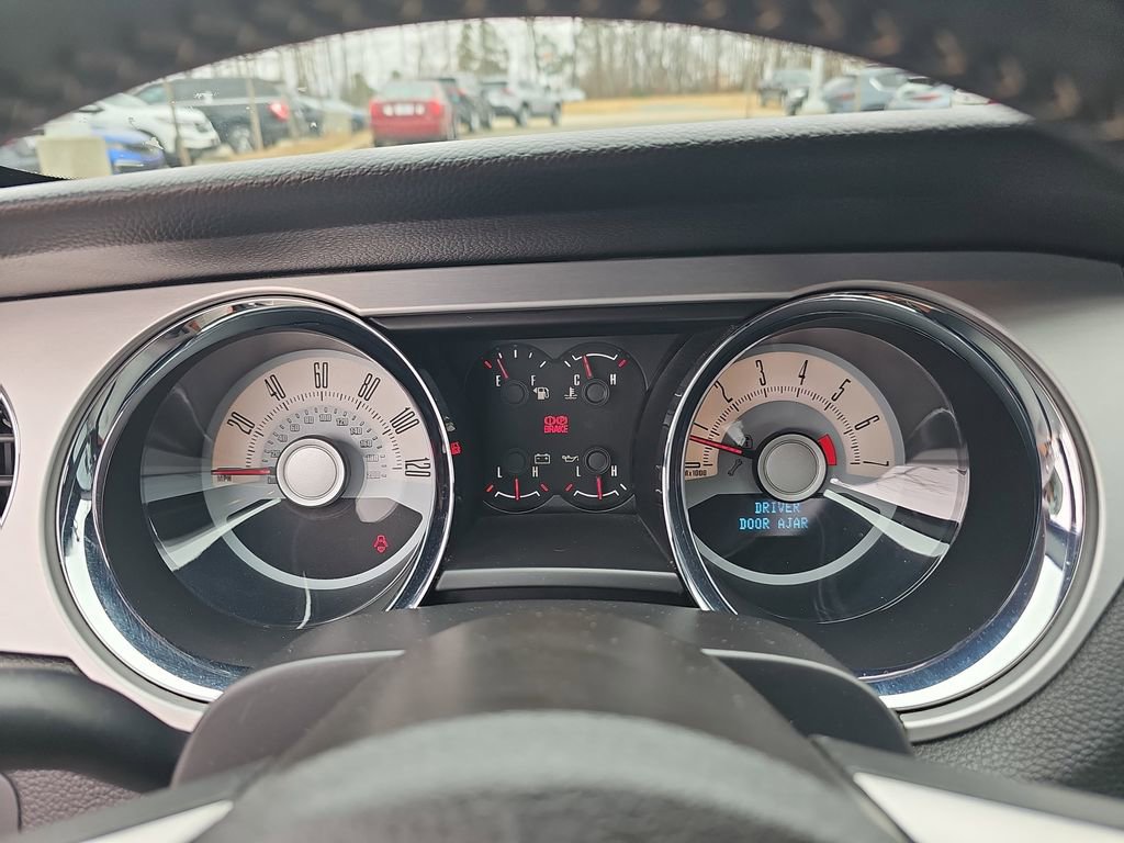 Used 2010 Ford Mustang Convertible image 21