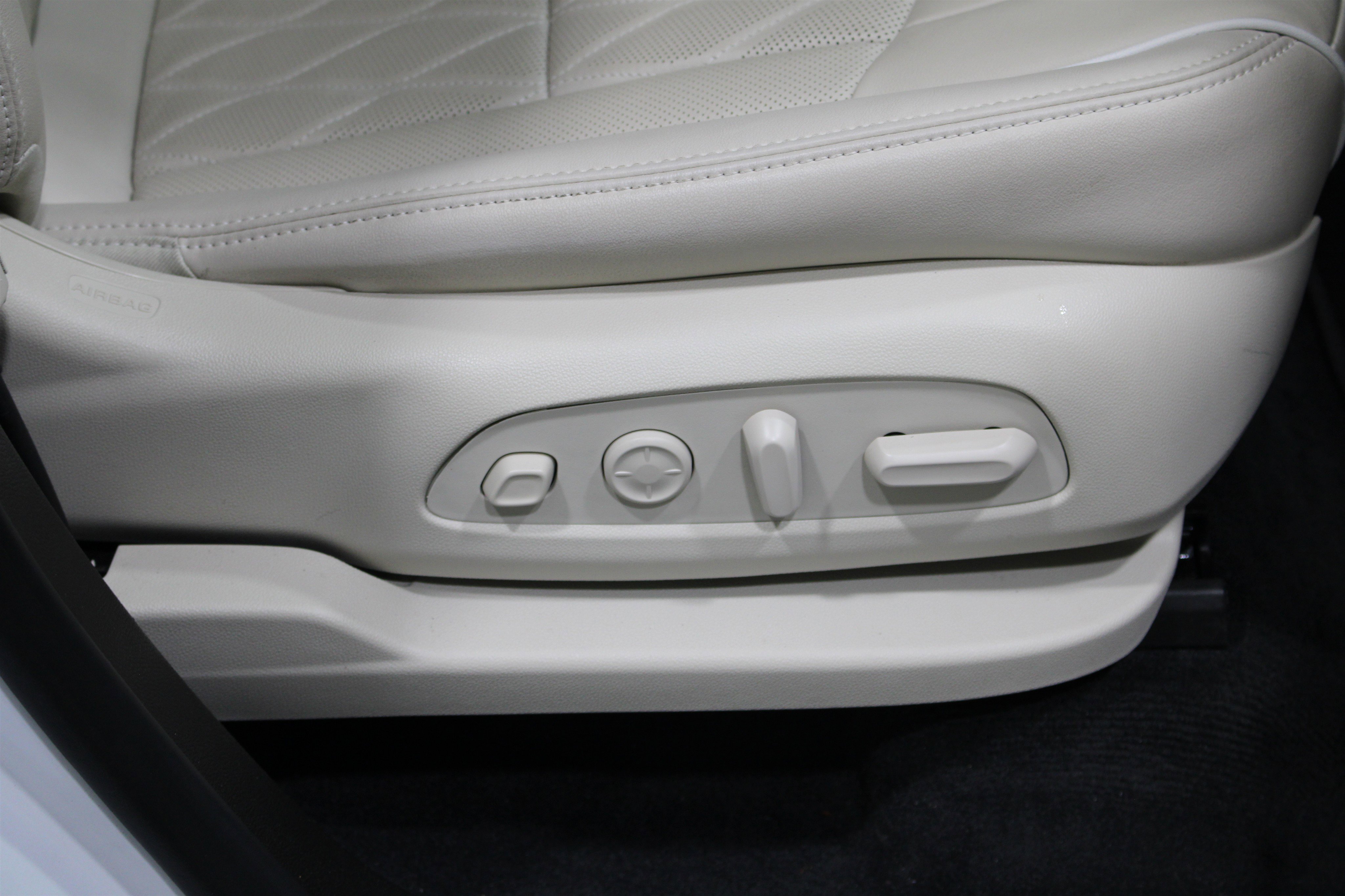 Used 2022 Buick Enclave Avenir w/ Avenir Technology Package AWD/4WD image 21