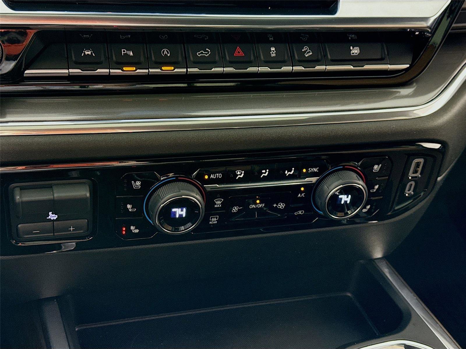 Used 2025 Chevrolet Silverado 1500 High Country w/ Technology Package image 10