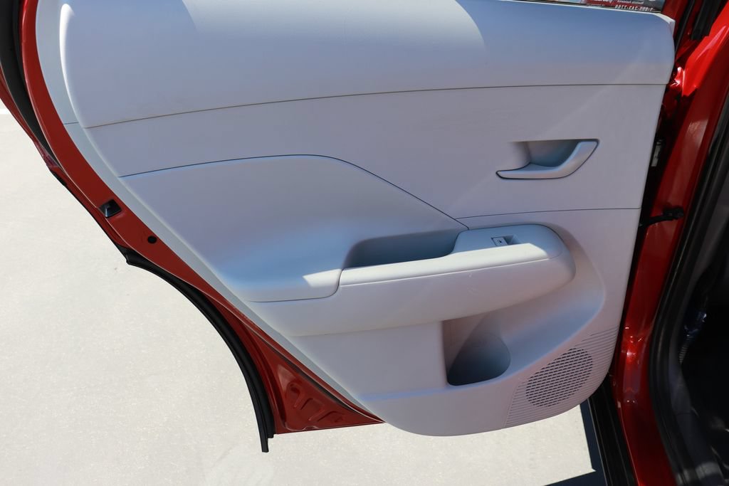 Used 2024 Hyundai Kona SEL FWD image 11