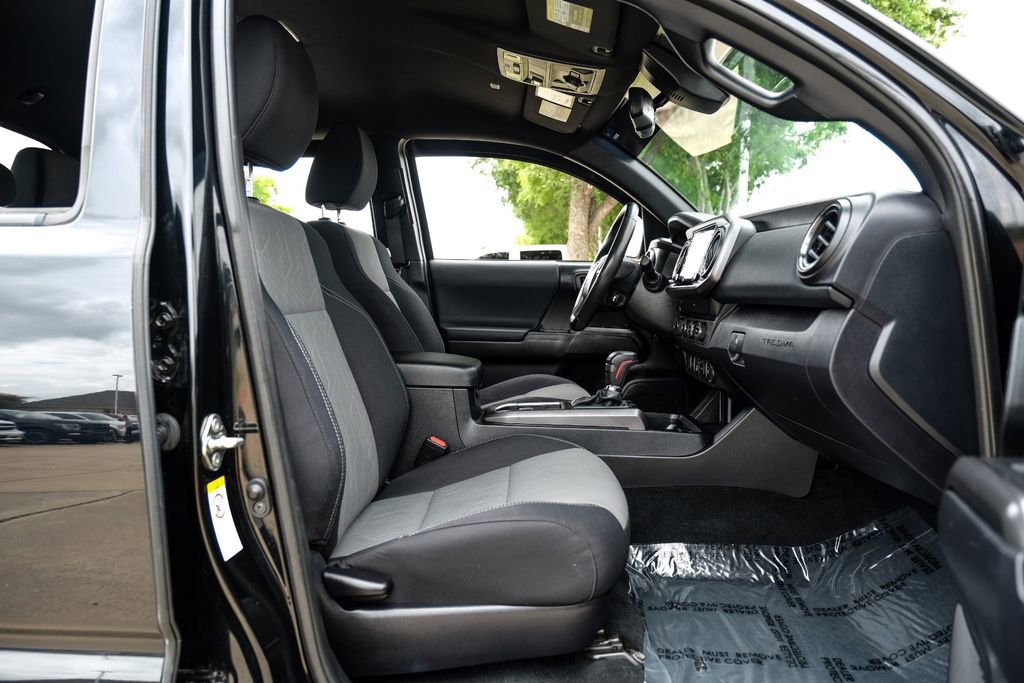 Used 2020 Toyota Tacoma TRD Off-Road AWD/4WD image 35