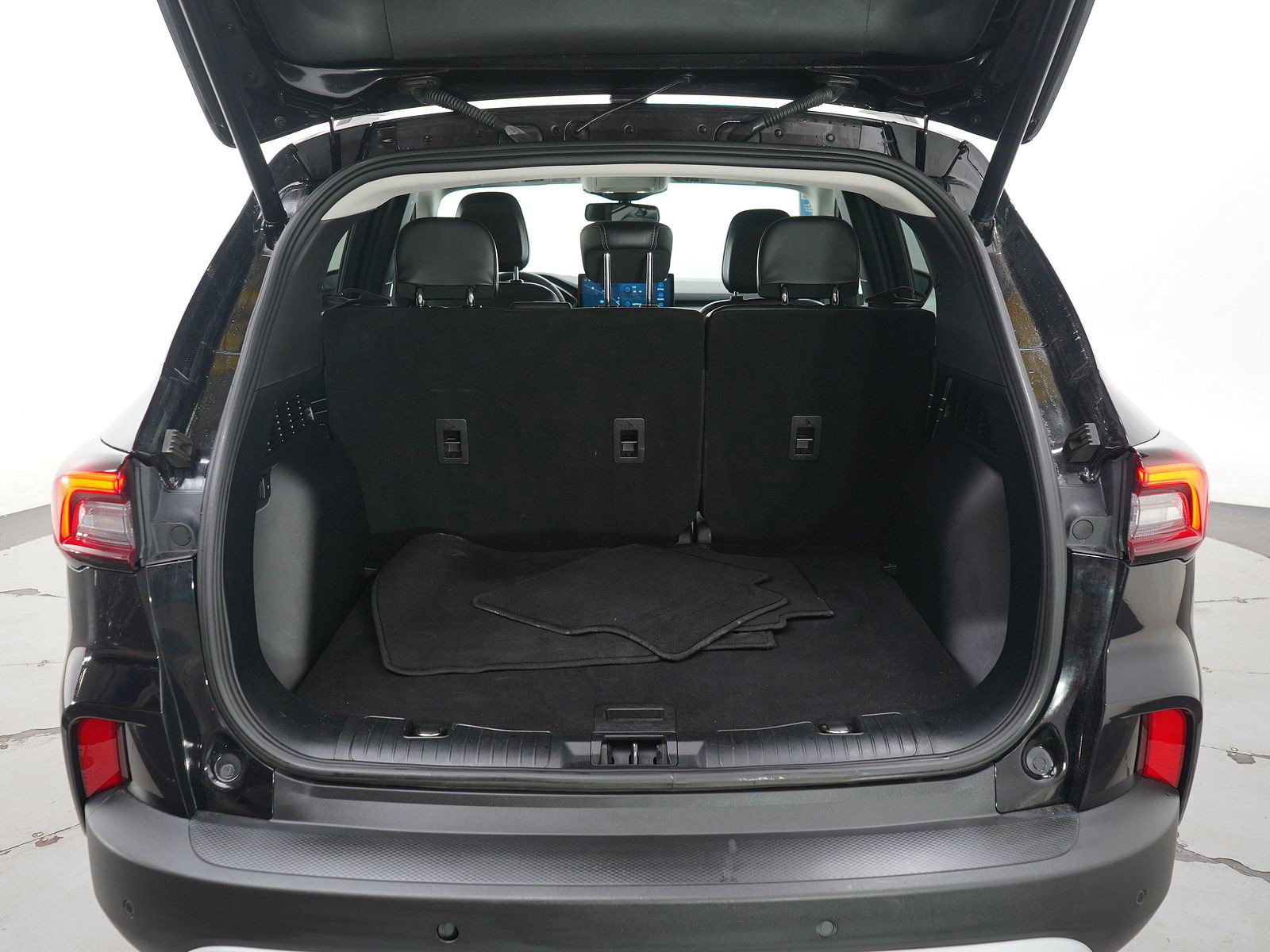 Used 2023 Ford Escape Platinum image 11