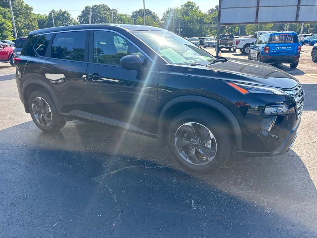 Used 2025 Nissan Rogue SV FWD image 3