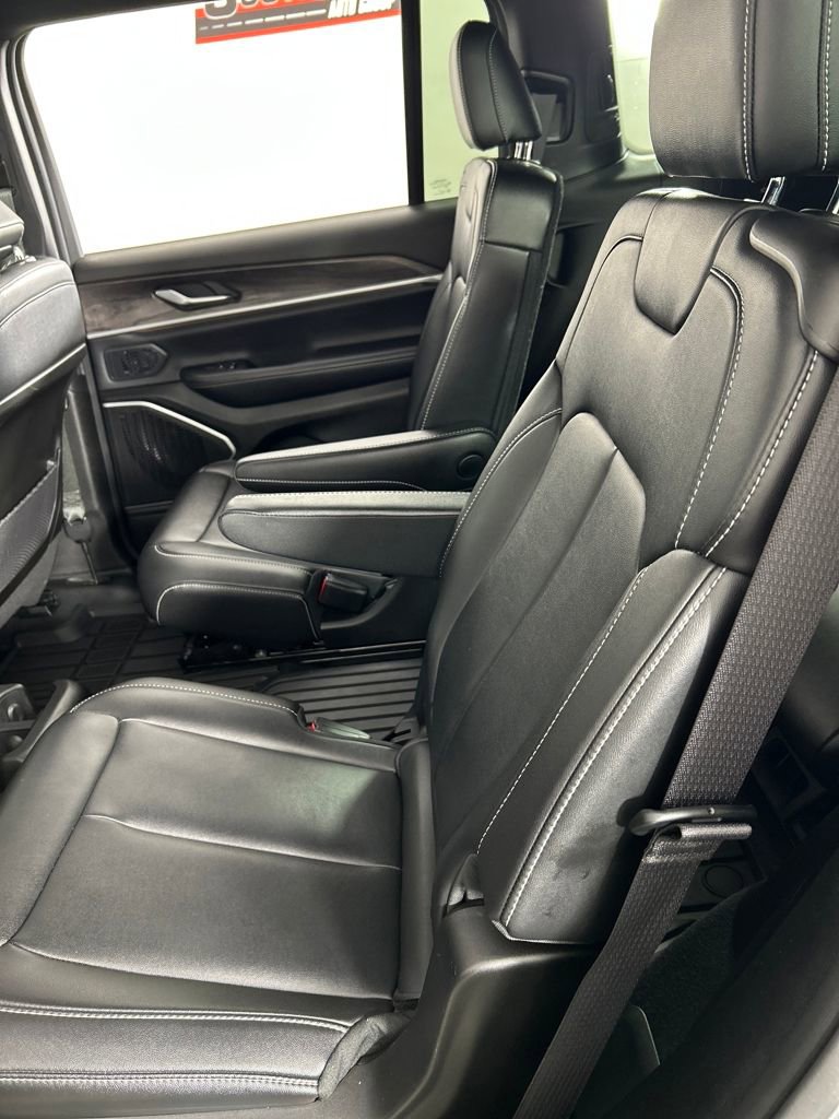 Used 2024 Jeep Grand Cherokee L Limited w/ Black Appearance Package image 17