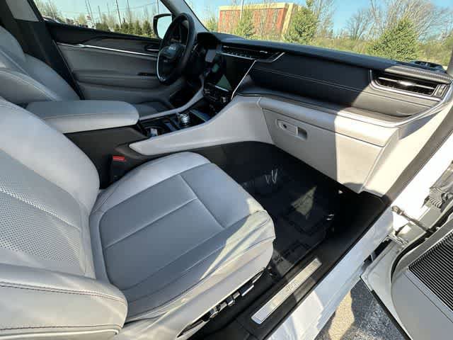 Used 2021 Jeep Grand Cherokee L Overland w/ Luxury Tech Group IV AWD/4WD image 25