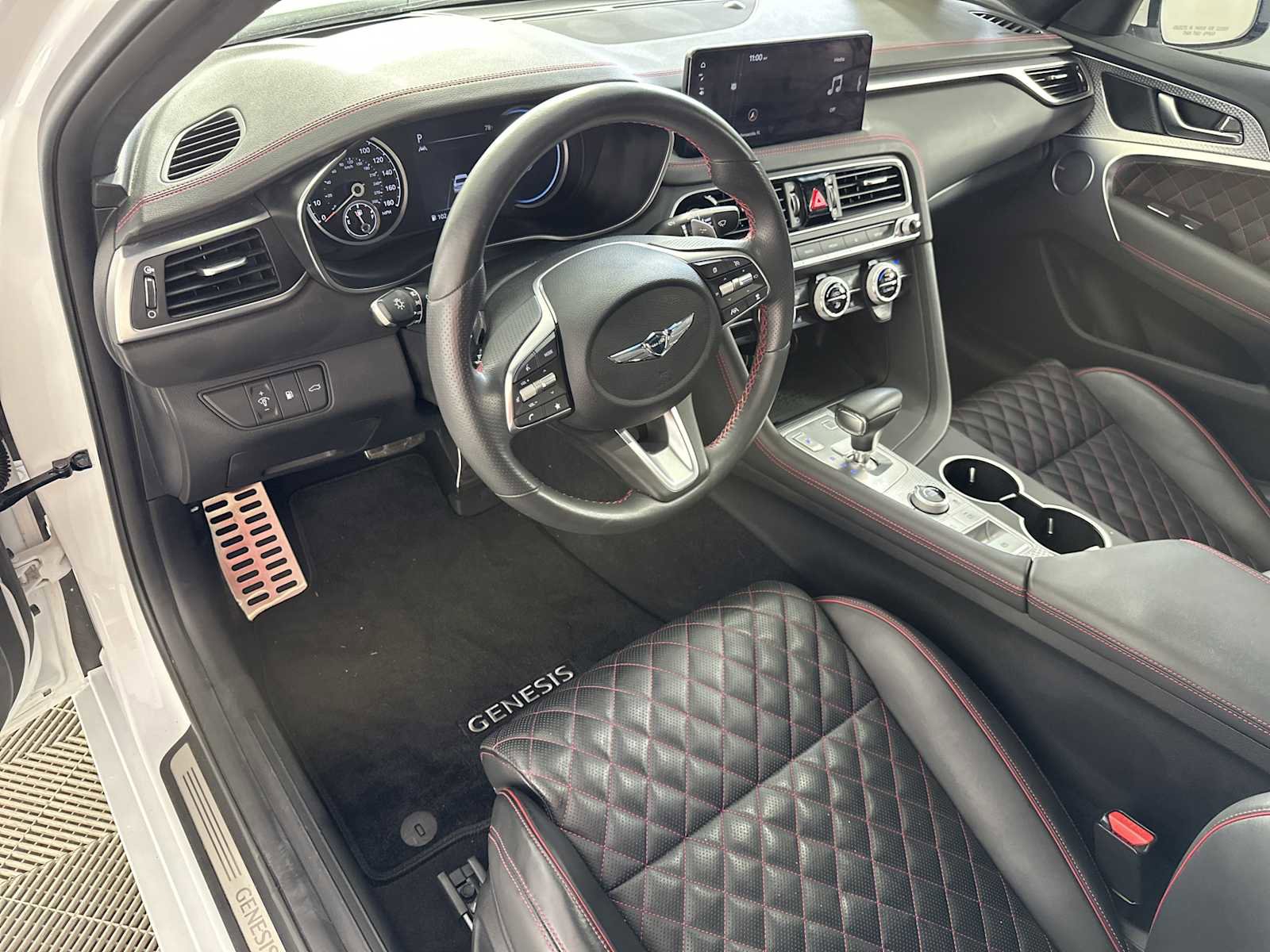 Used 2022 Genesis G70 3.3T image 9