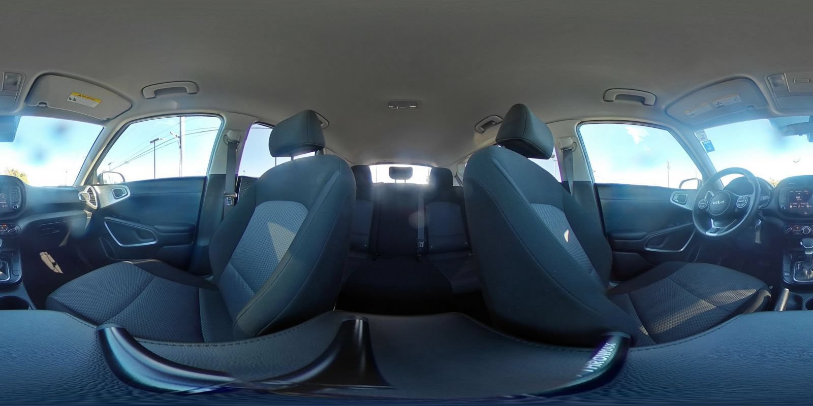 Used 2025 Kia Soul LX w/ LX Technology Package FWD image 39